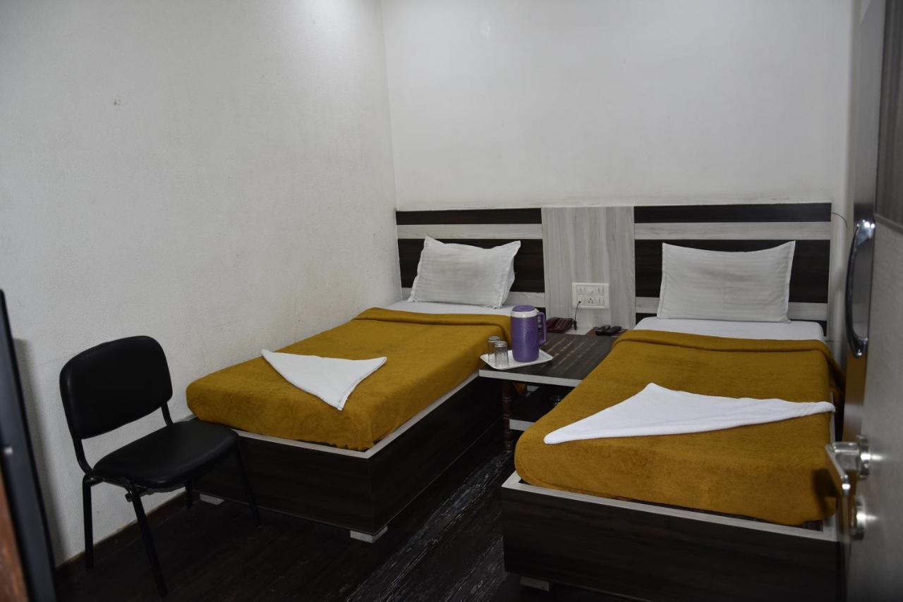 Midtown Hotel Ahmedabad Exterior foto