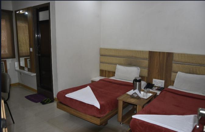 Midtown Hotel Ahmedabad Exterior foto